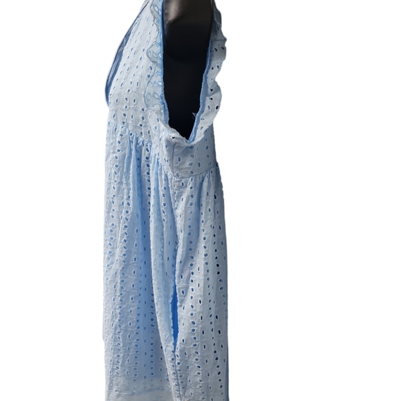 Cute, flowy dress with built-in shorts and pockets! Size Large - Picture 3 of 10